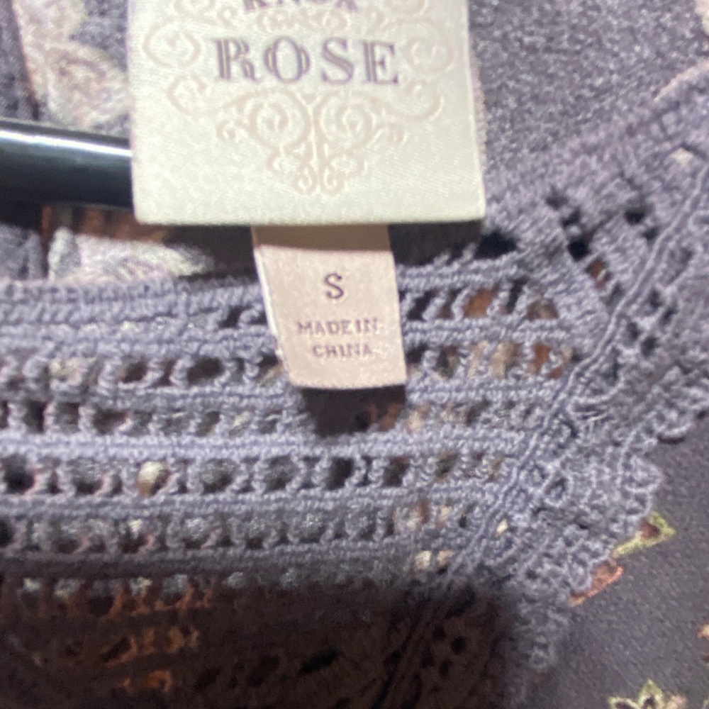 Knox Rose Floral Cold Shoulder Sleeve Blouse - Gray and Cream - Picture 3 of 8